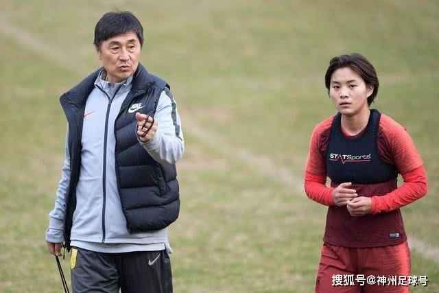 队记谈布劳恩为输球负责言论：球队表现不佳时他总是主动揽责